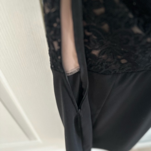 Black dress - Picture 4 of 4